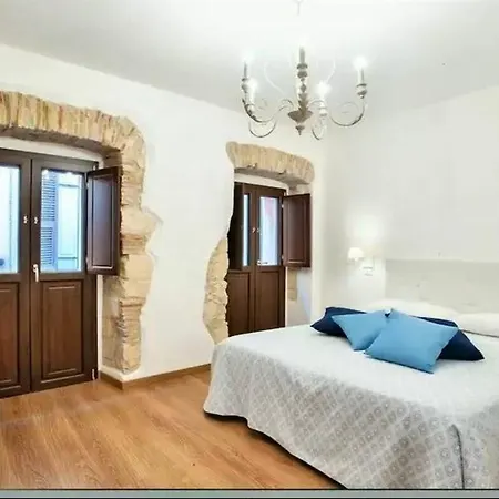 Baco Hotel 2*